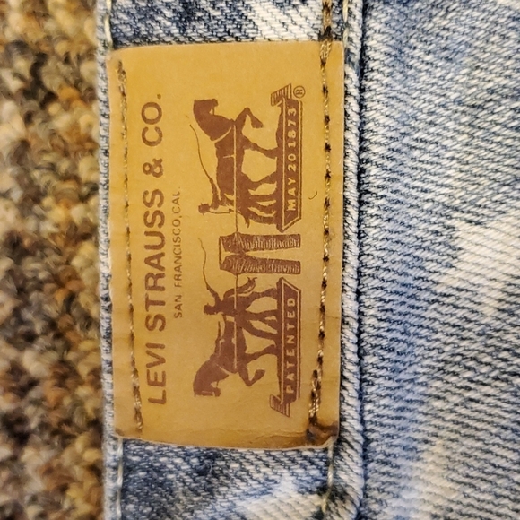 Levi's girls shorts. - Picture 7 of 8